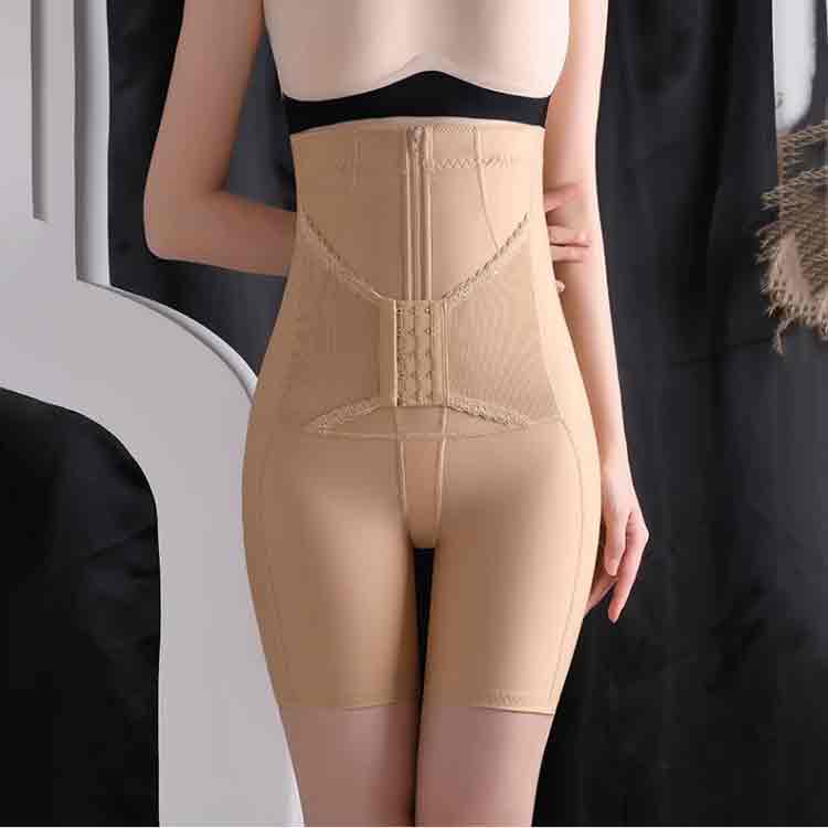 कैसे शरीर को आकार देने के साथ सही घटता बनाने के लिए जंपसूट?